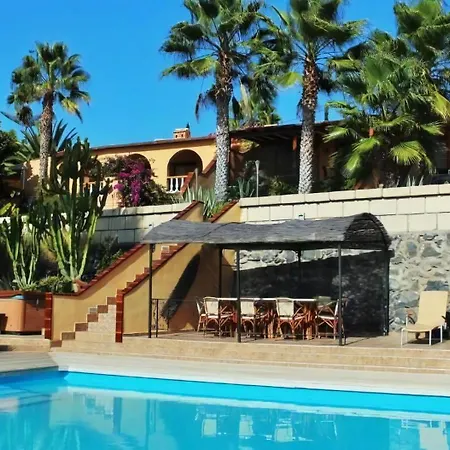 Casa Sevilla Mit Hellem Wohnbereich Und Terrasse