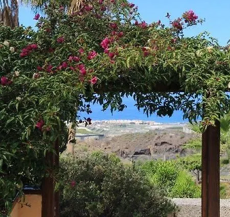 Casa Sevilla Mit Hellem Wohnbereich Und Terrasse Guía de Isora